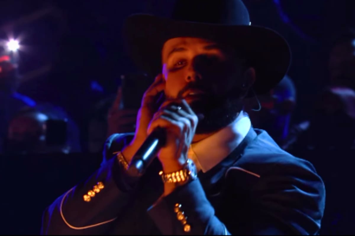 Videos | Así fue la participación musical de Carín León en Premio Lo Nuestro