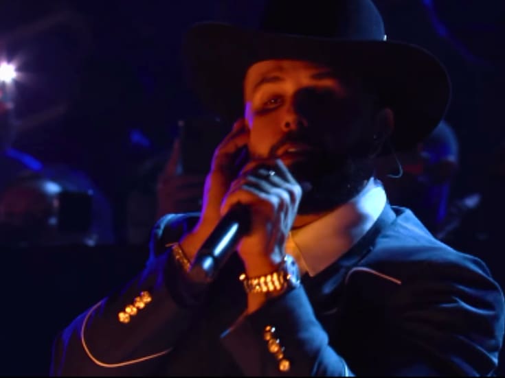 Videos | Así fue la participación musical de Carín León en Premio Lo Nuestro