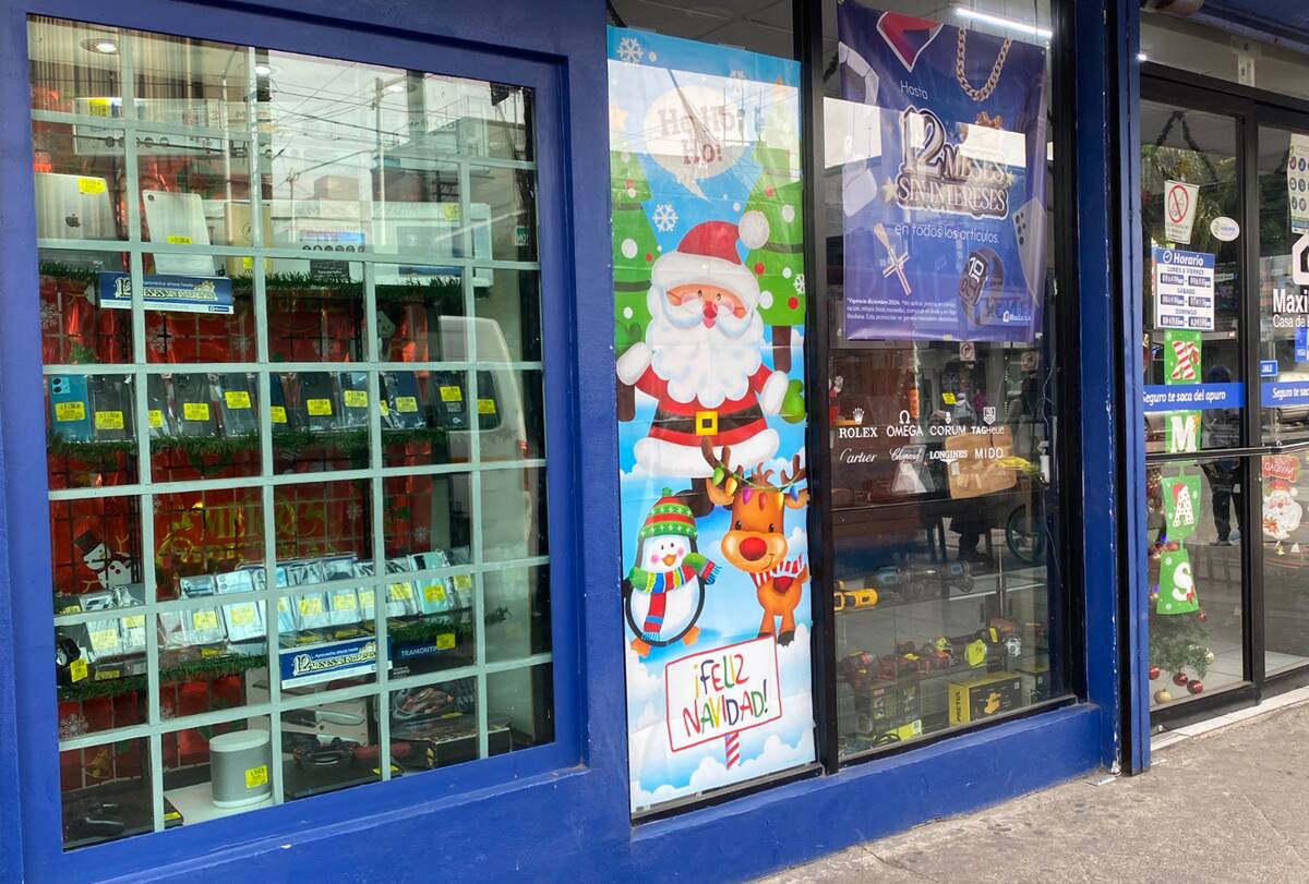 La cesión temporal o definitiva de joyería, celulares y electrónicos es lo que más se ve en las casas de empeño de Tijuana.