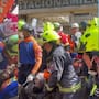 La caseta de vigilancia protegió a Hernán y logra ser rescatado con vida OCHO días después de permanecer bajo los escombros de un centro comercial que se desplomó en Venezuela