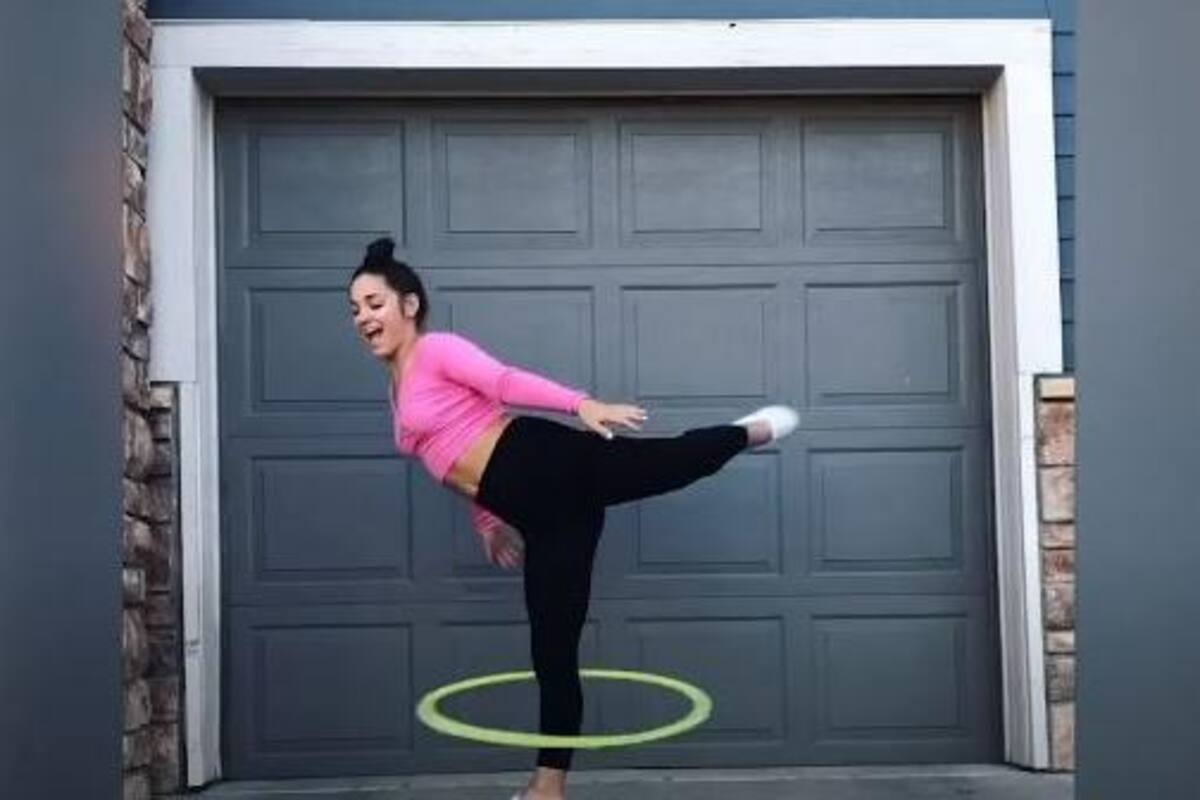 Esta mujer hace increíbles trucos con el hula-hula