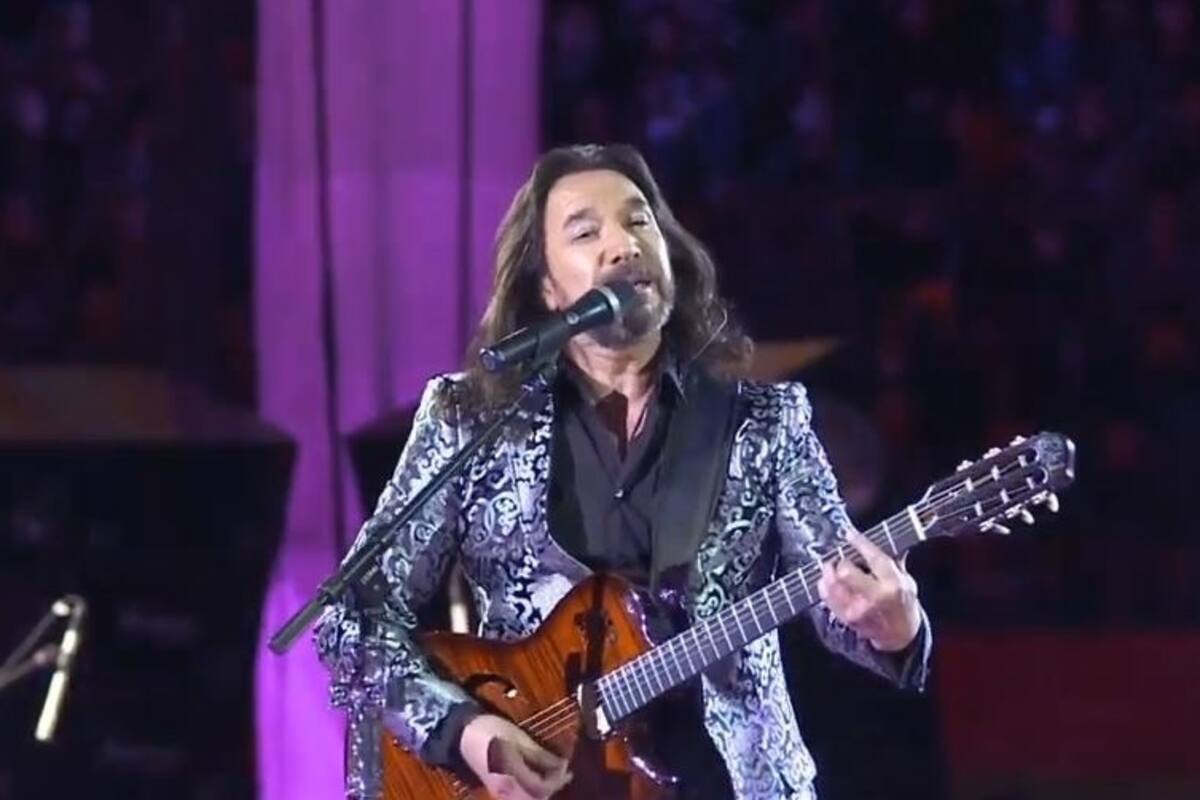 El Buki ofrece concierto en su casa; pide a fans orar