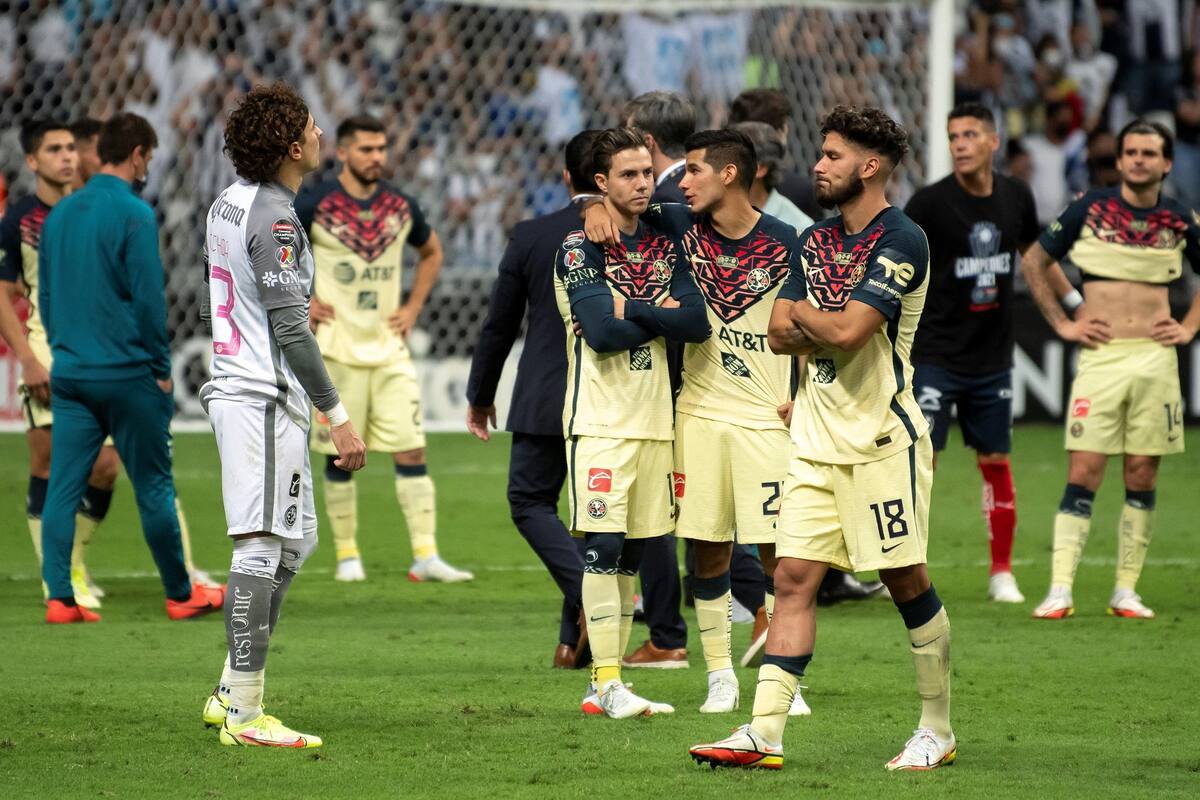 VIDEO: Santiago Solari obliga a sus jugadores del América a ver premiación de Rayados