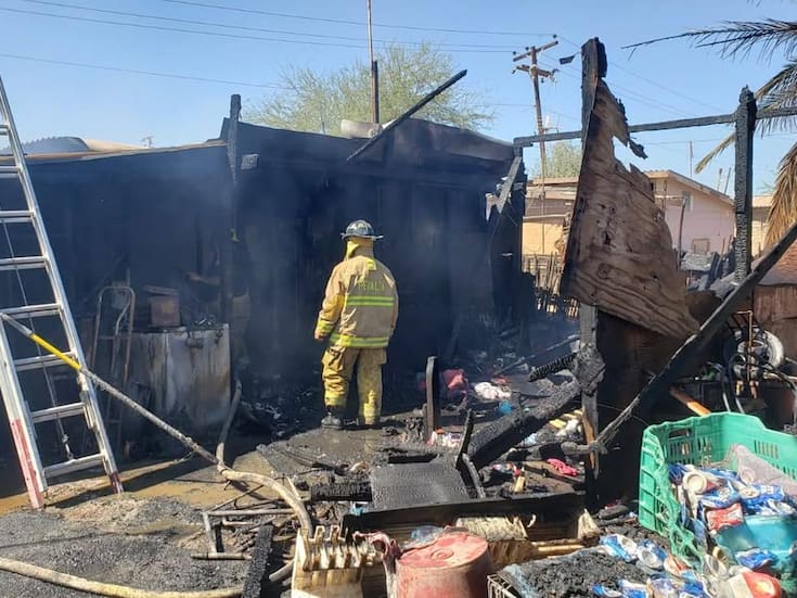 Consume incendio vivienda en Colonias Nuevas
