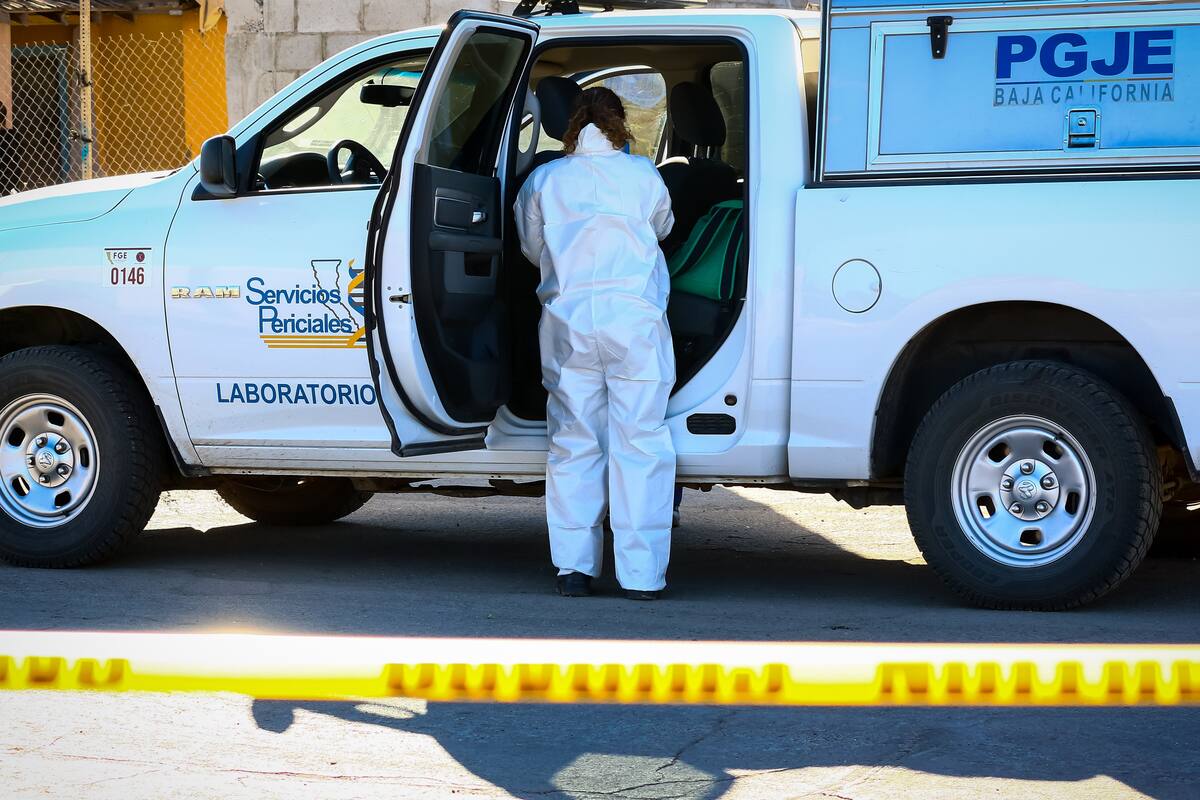 Hallan cadáveres en un auto, en Tecate