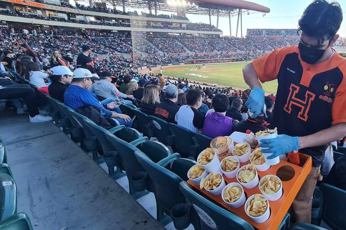 Tradición naranjera: Las papas en vaso del Fernando Valenzuela