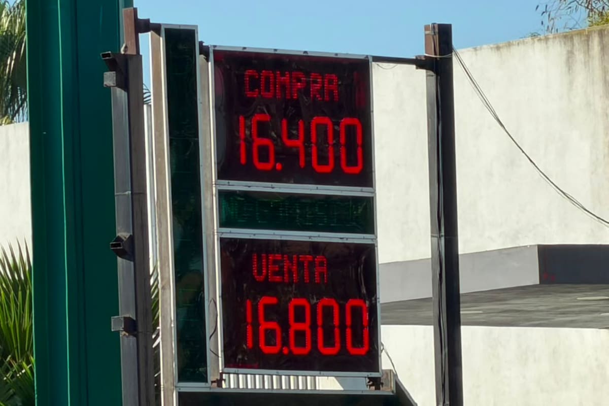 Tipo de cambio podría mantenerse estable en 17 pesos por dólar durante los próximos meses pese a factores de incertidumbre económica