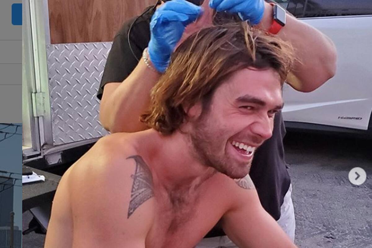 KJ Apa sufre accidente en el set de "Songbird"
