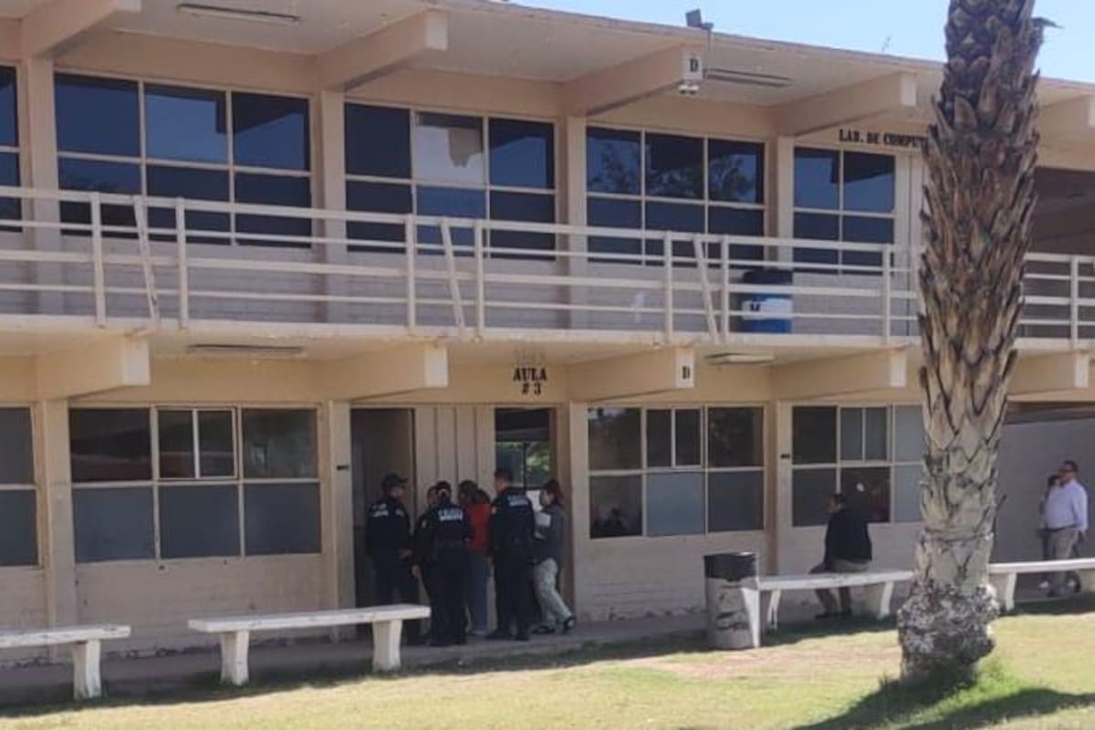 Tras amenaza de tiroteo en CBTIS 33 de SLRC, inician revisión de mochilas