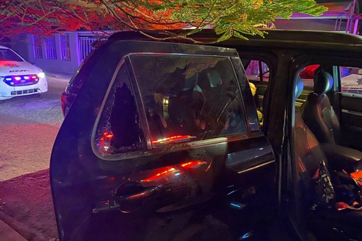 Bebé se queda encerrado en auto; es rescatado por policías