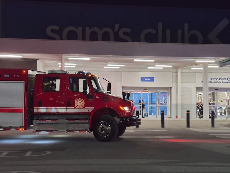 Bomberos atienden reporte de gas en Sam’s Club de Hermosillo; evacúan a clientes y empleados