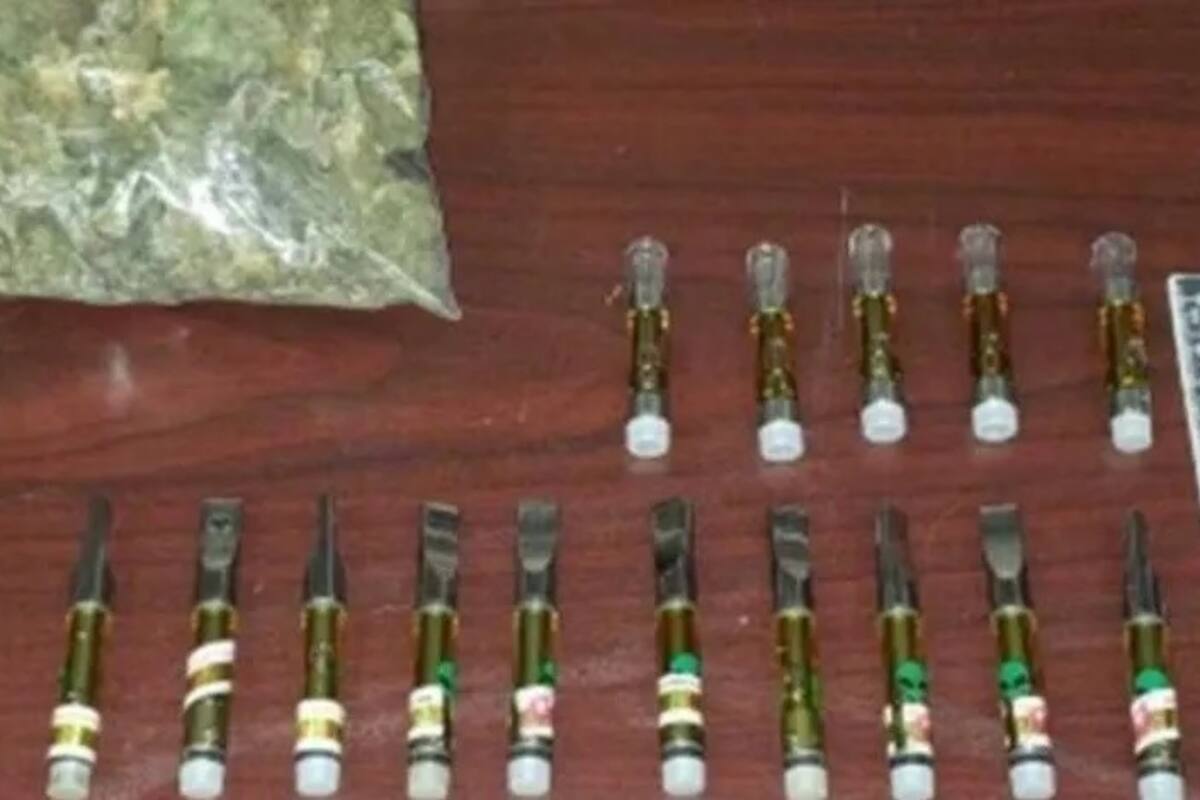 Soprenden a dos con mariguana líquida y objetos presuntamente robados