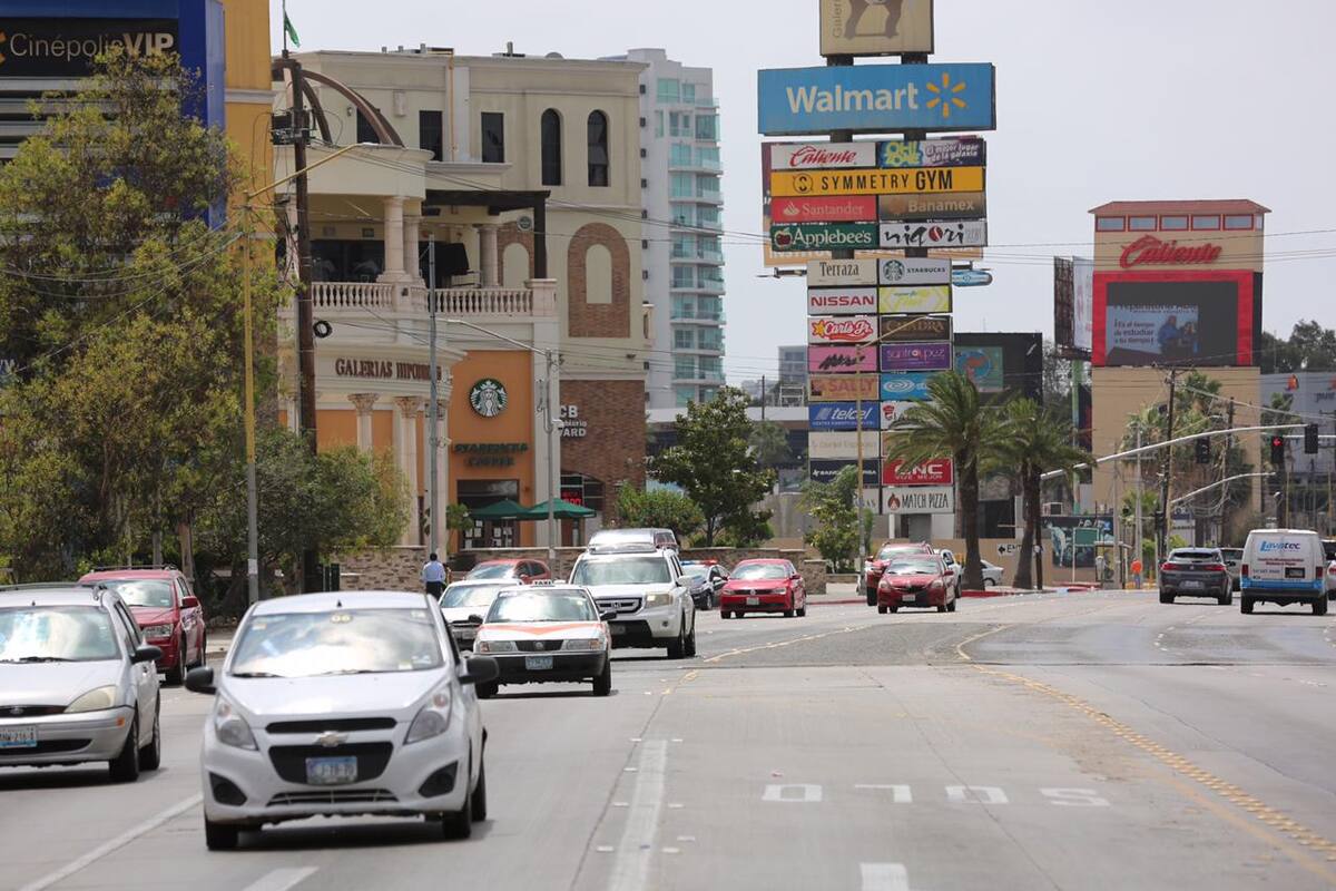 Suspenden circulación vehicular en tramo del bulevar Agua Caliente y el puente Las Américas