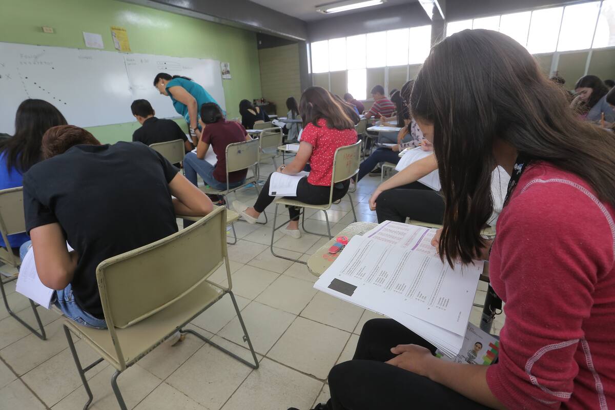 Alumnos de secundaria de Sonora destacan en calificaciones en el País