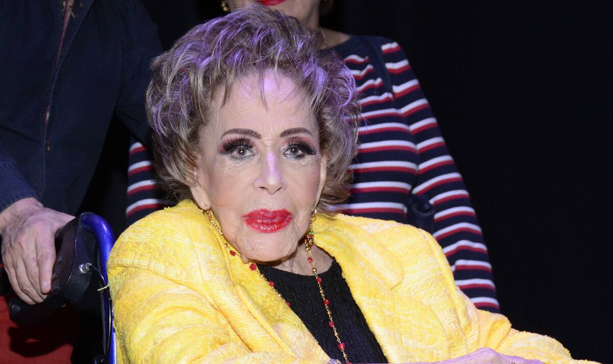 Pedro Sola informó que Silvia Pinal tiene 96 años, lo que complica su reciente hospitalización.