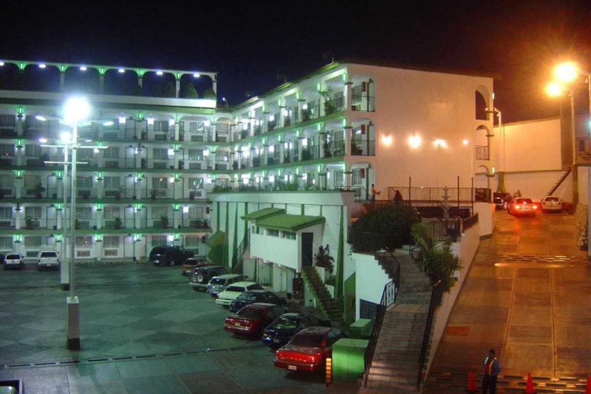 Beneficia a hoteles de Nogales turismo industrial y de comercio