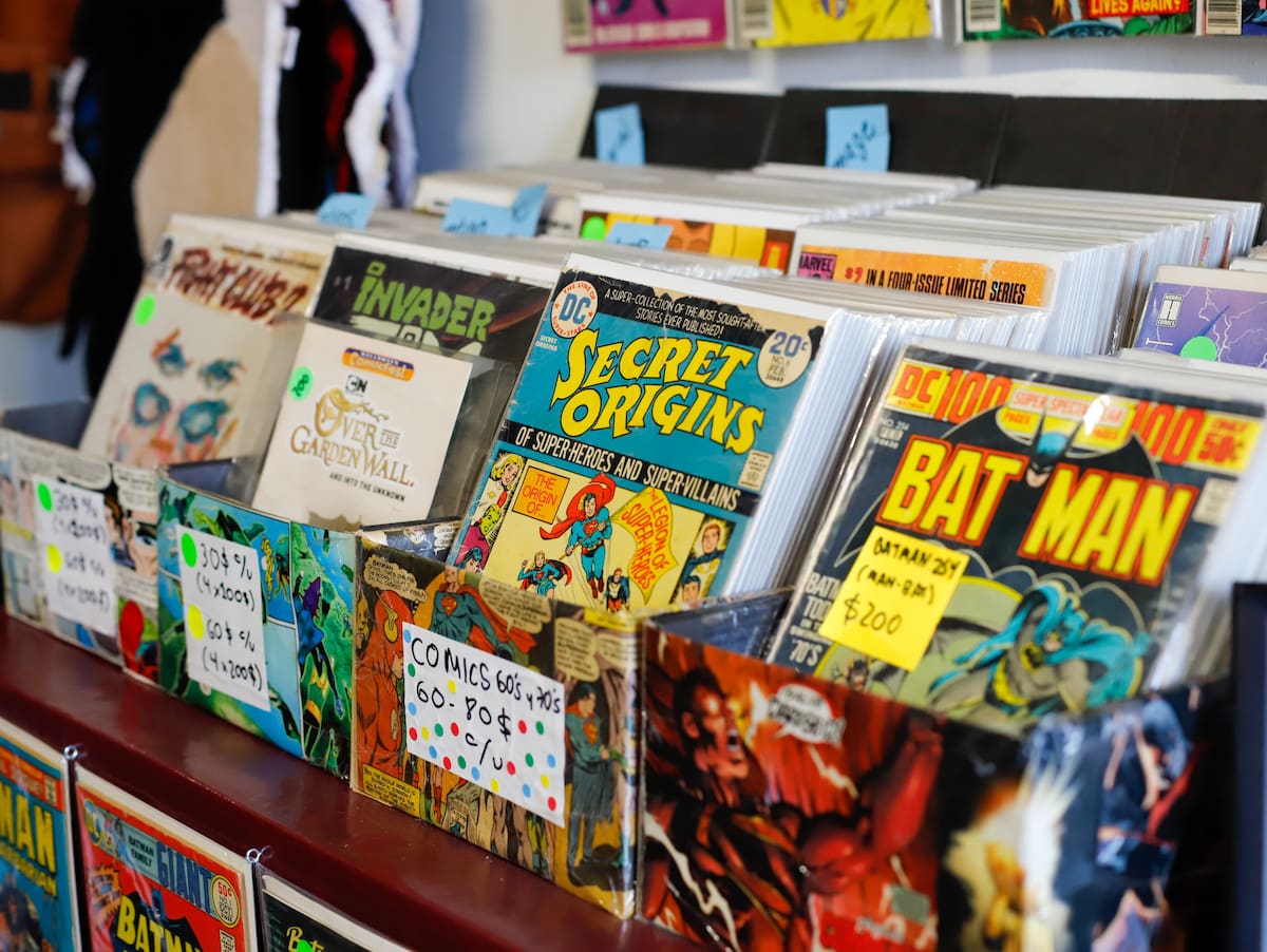 Tres amigos y coleccionistas decidieron convertir su pasión en un espacio abierto para todos; Astora no solo vende comic y figuras, también defiende el derecho a disfrutar lo que amas sin miedo a lo que dirán. Fotos Juan Morales