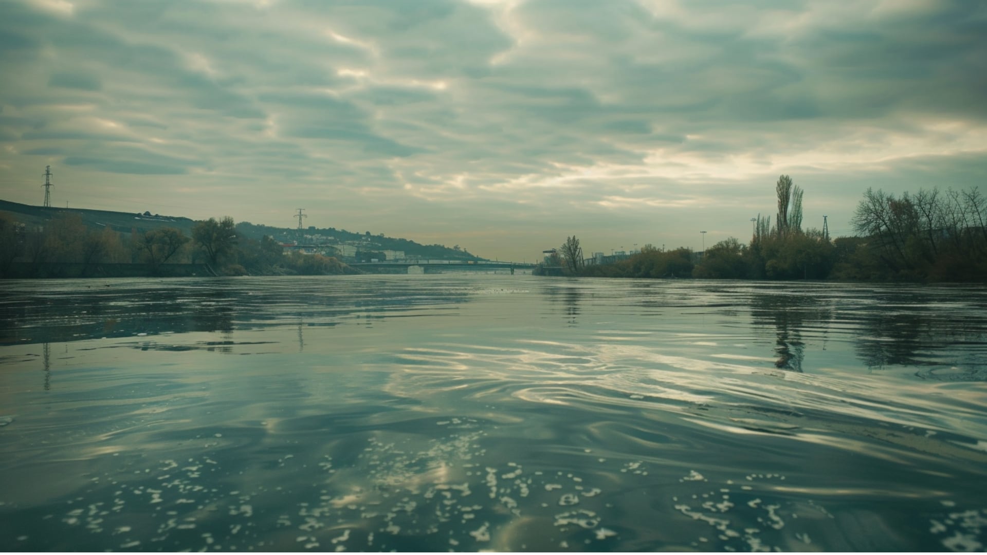 Estudios científicos advierten que residuos de medicamentos de uso cotidiano pueden permanecer en ríos y arroyos, incluso después de los procesos convencionales de tratamiento de aguas