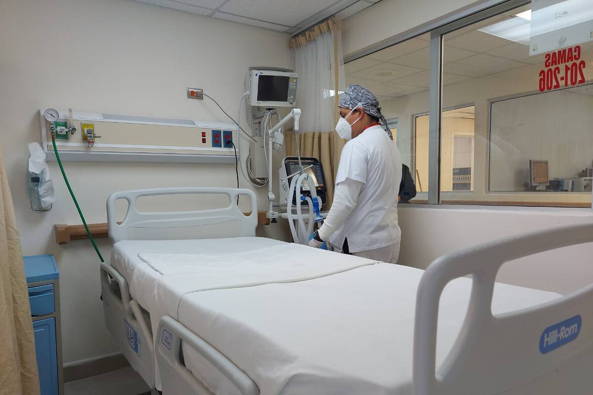 Sugieren mantener uso de cubrebocas en hospitales