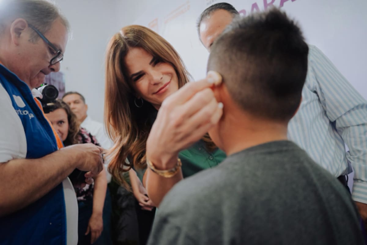 Apoyan “Toño” y Patty Ruibal con dispositivos auditivos en colaboración con empresas