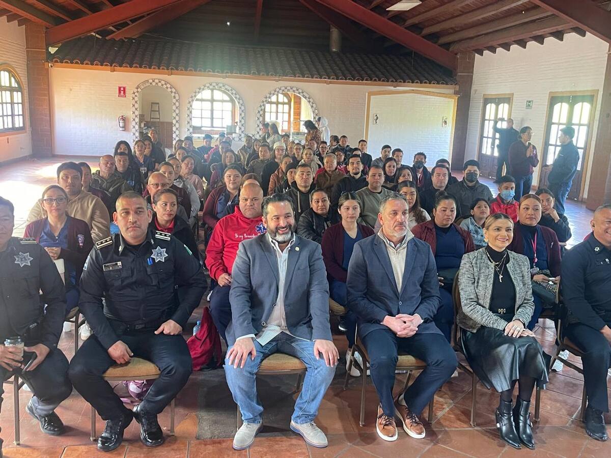 El primer día del taller se tuvo una asistencia en el primer día de 90 participantes.