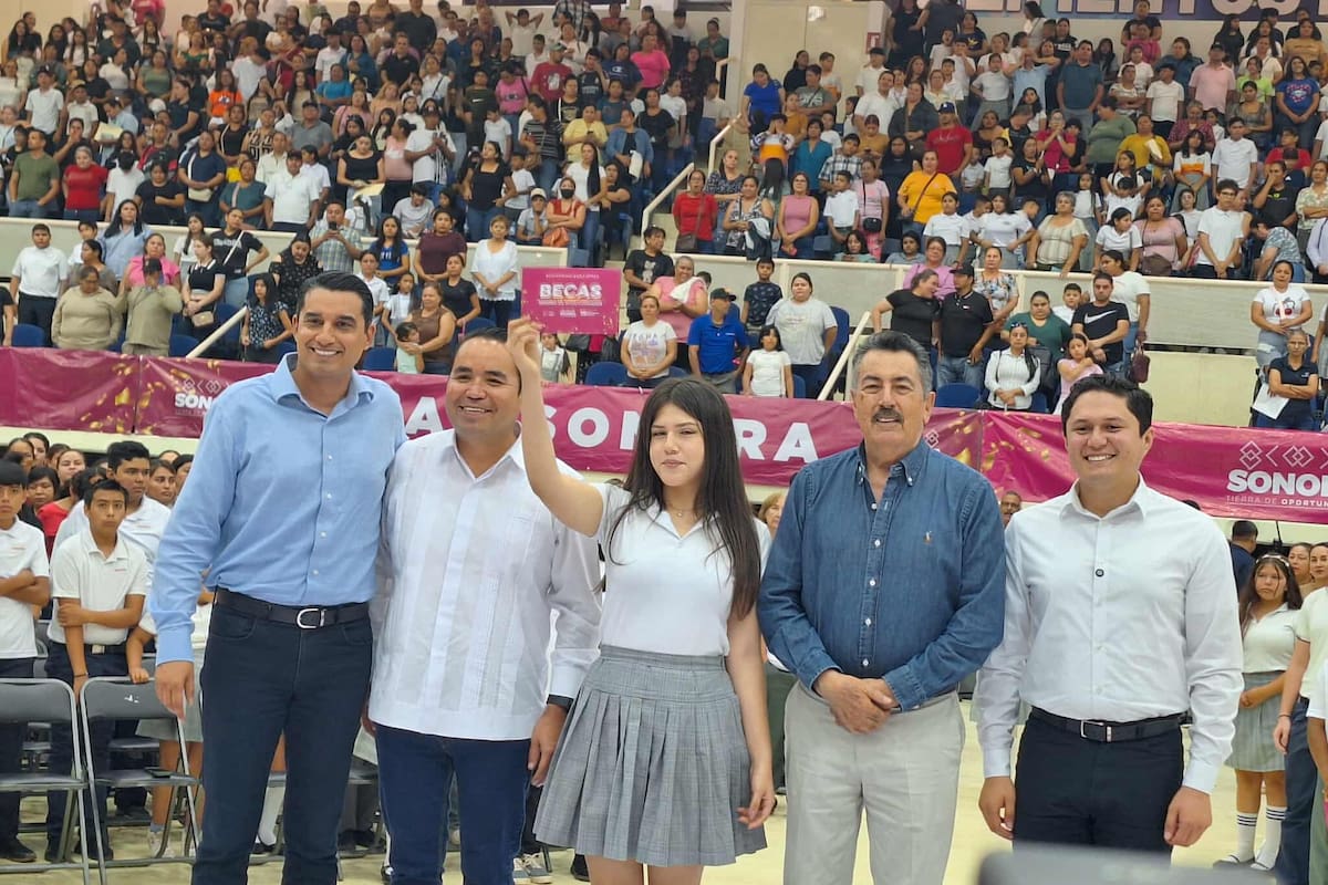 Entregan becas a casi 5 mil alumnos en Cajeme