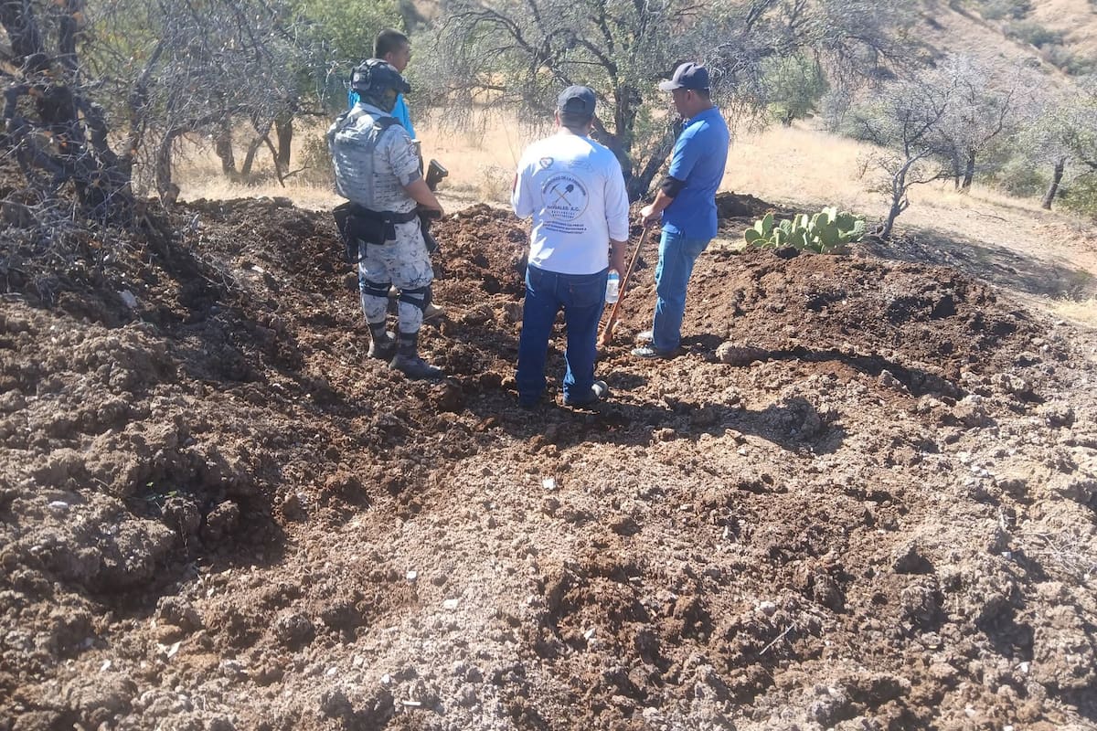 Colectivo encuentra osamenta en fosa clandestina de Nogales