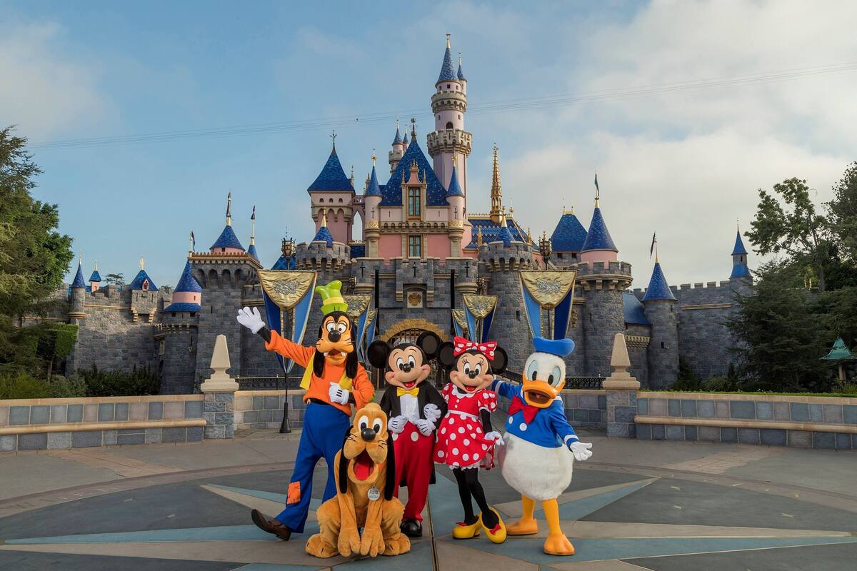 Fallece empleada de Disneyland tras accidente en carrito de golf