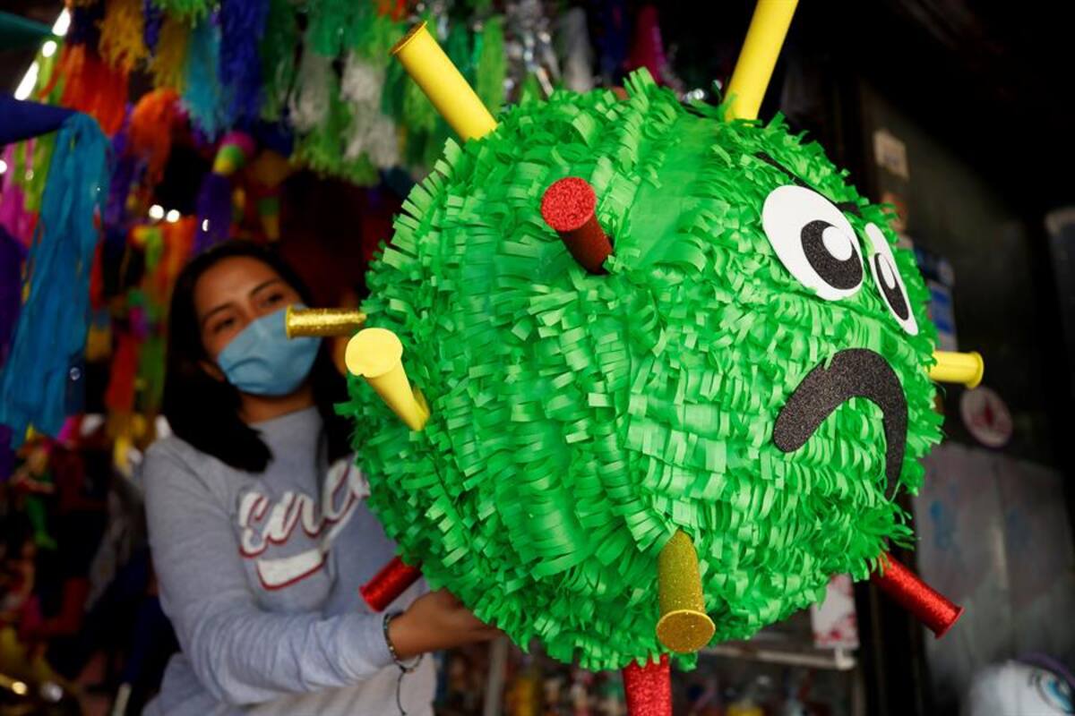 Fotos: Una piñata del coronavirus para desahogarse del 2020