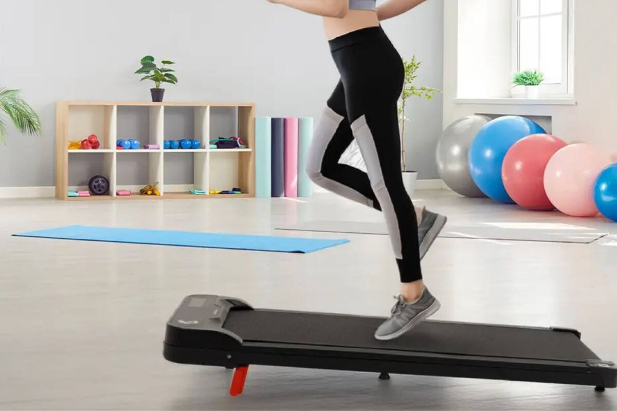 Mercado Libre rebaja 59% la caminadora eléctrica compacta Altera HOMESTEP-2, un modelo de 2,084 pesos y 9 centímetros de altura ideal para guardar debajo de la cama