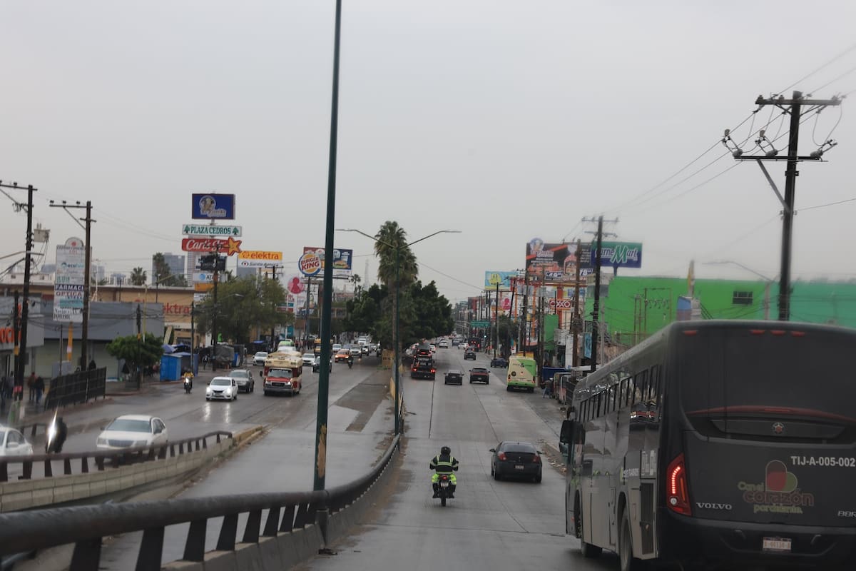 La ciudad vive su último día del año entre llovizna, actividades cotidianas y preparativos para los festejos de Año Nuevo. Foto: Sergio Ortiz