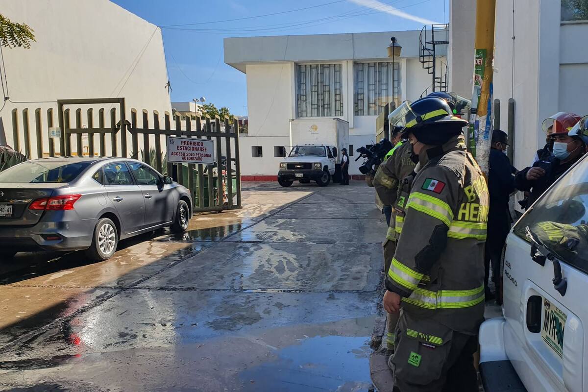 Incendio en el interior del Hospital 2 del IMSS provocó intensa movilización de bomberos en Hermosillo