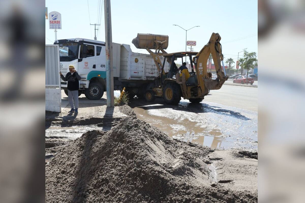 Avenidas y calles colapsan por las intensas lluvias y la presencia de azolve en el Norte de la ciudad