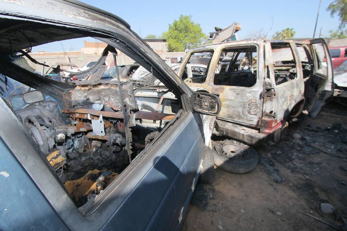 Chatarra el 80% de los autos que se quemaron en el incendio del corralón