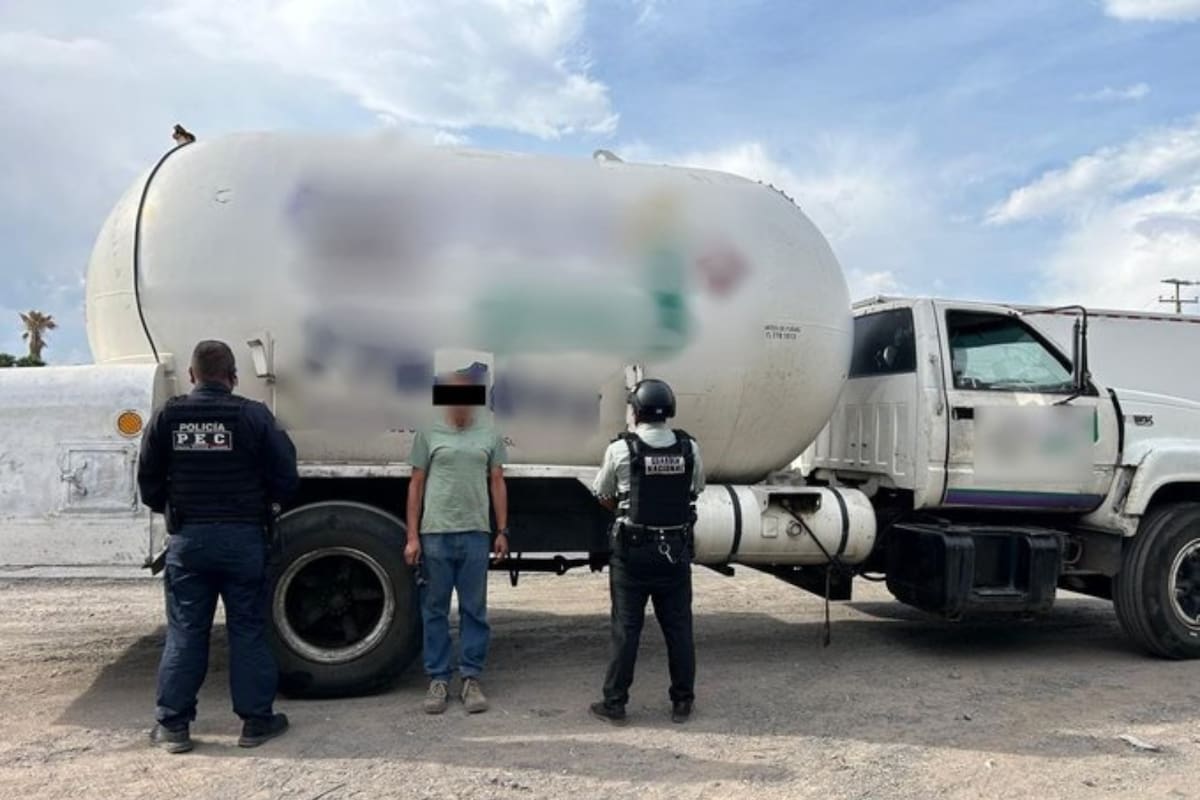 Aseguran en Celaya una pipa con 15 mil litros de gas LP que circulaba sin permisos por la carretera federal 45 y detienen al conductor al no acreditar la procedencia legal del combustible