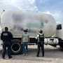 Aseguran en Celaya una pipa con 15 mil litros de gas LP que circulaba sin permisos por la carretera federal 45 y detienen al conductor al no acreditar la procedencia legal del combustible