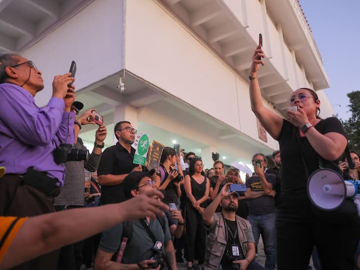 Las tragedias de la guardería ABC y la tienda Waldo’s los unen en marcha para exigir justicia