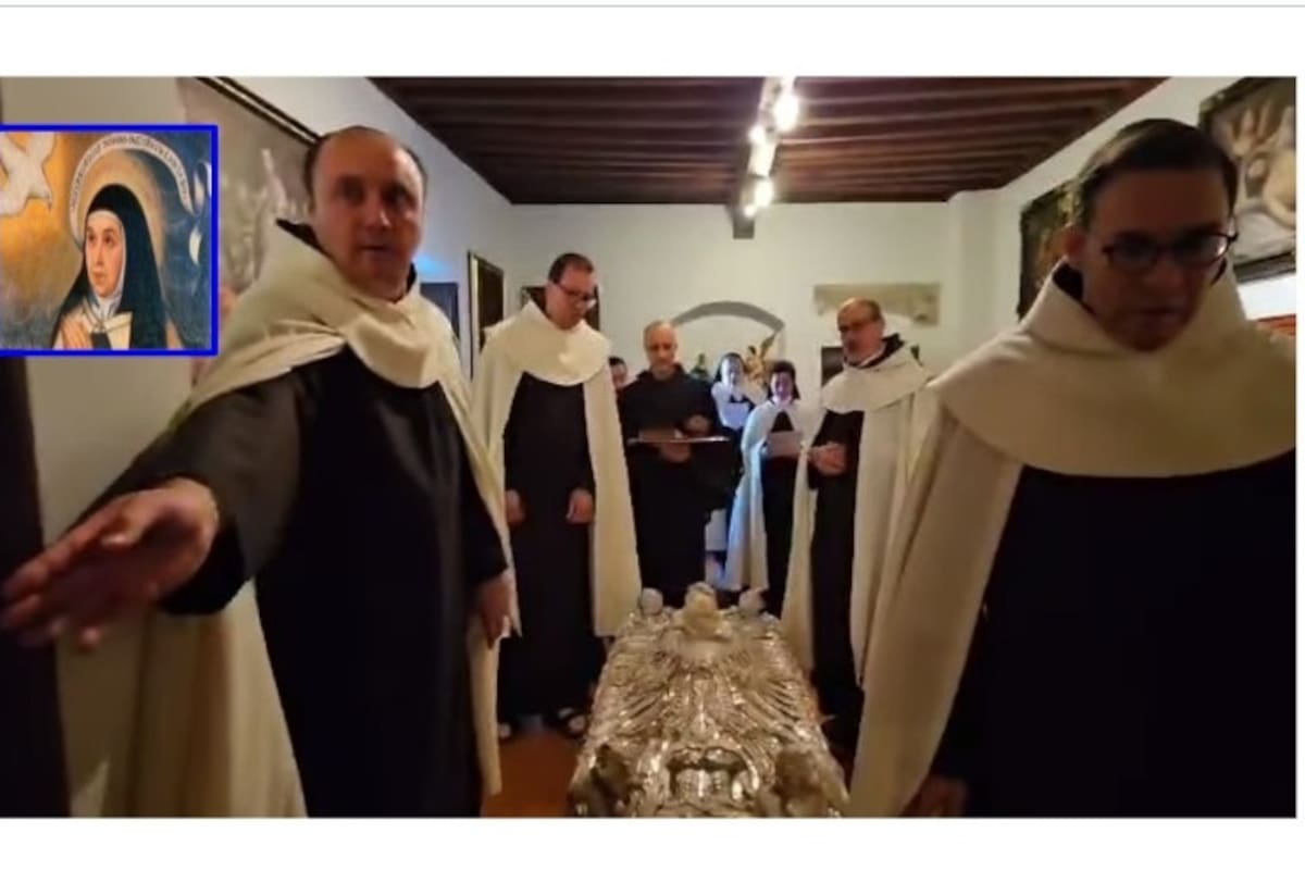 ¿Por qué abrieron el sepulcro de Santa Teresa de Jesús en Alba de Tormes, España?