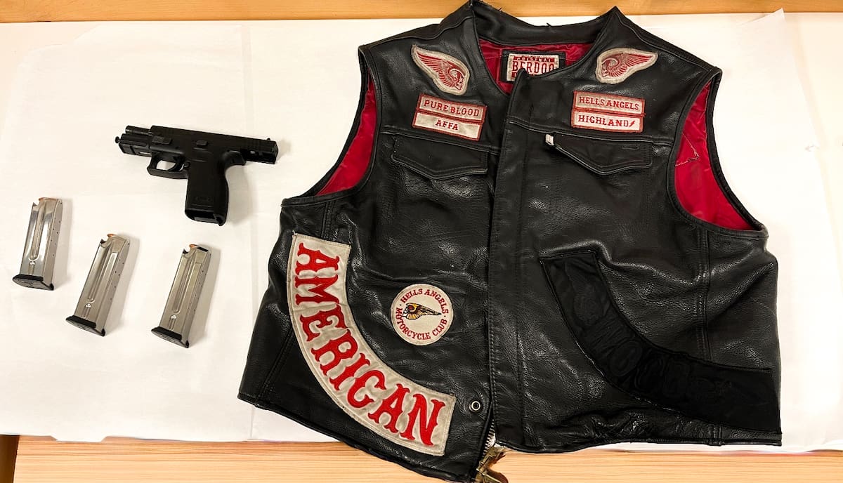 Autoridades de San Diego arrestaron a 25 integrantes de la pandilla Hells Angels durante un operativo desplegado en su reunión anual, en el que también fueron aseguradas armas y vehículos. Foto: Cortesía.