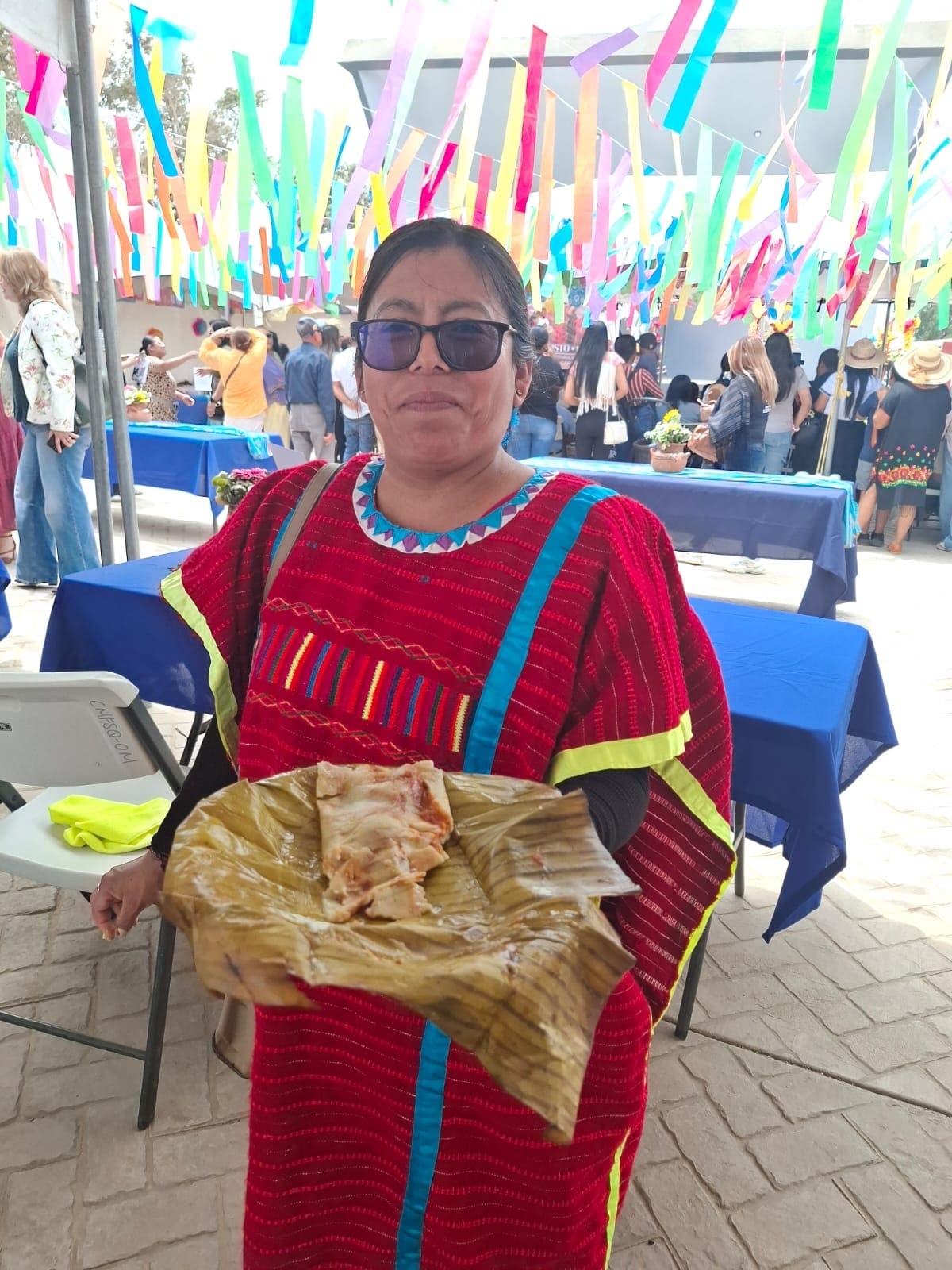 Una de las cocineras tradicionales participantes en la muestra gastronómica compartió parte de los sabores y saberes culinarios que forman parte de sus raíces. Foto: Cortesía