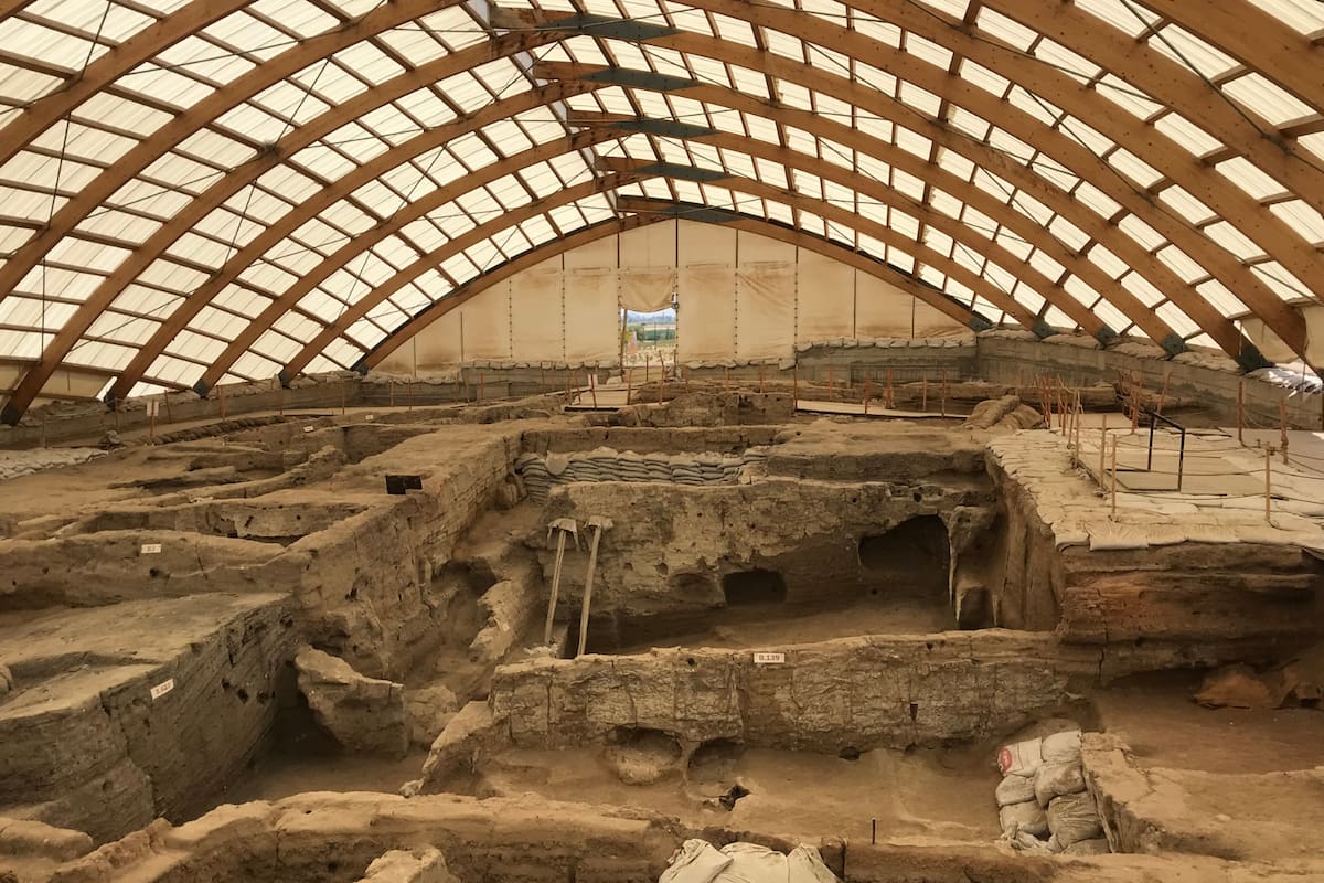 Descubren edad y origen del cráneo “con cuernos” de Grecia