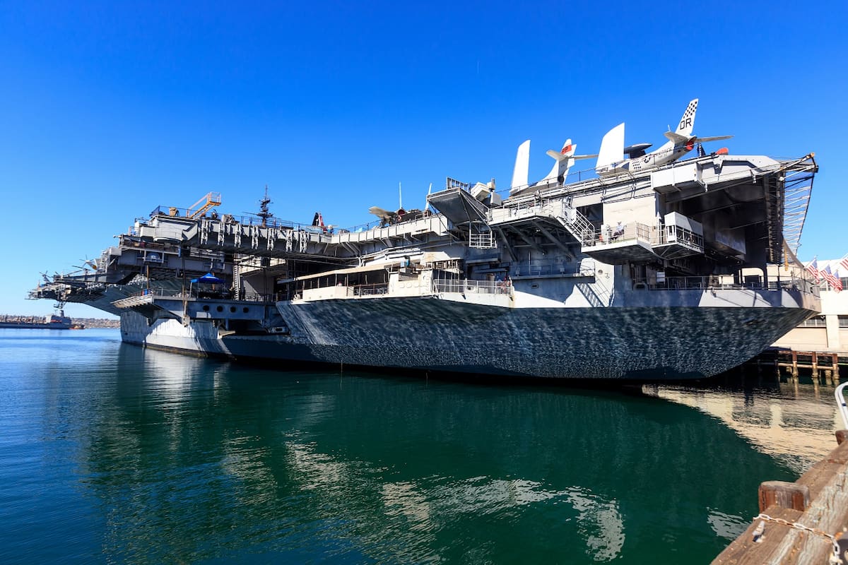 Portaaviones USS Midway comparte historia