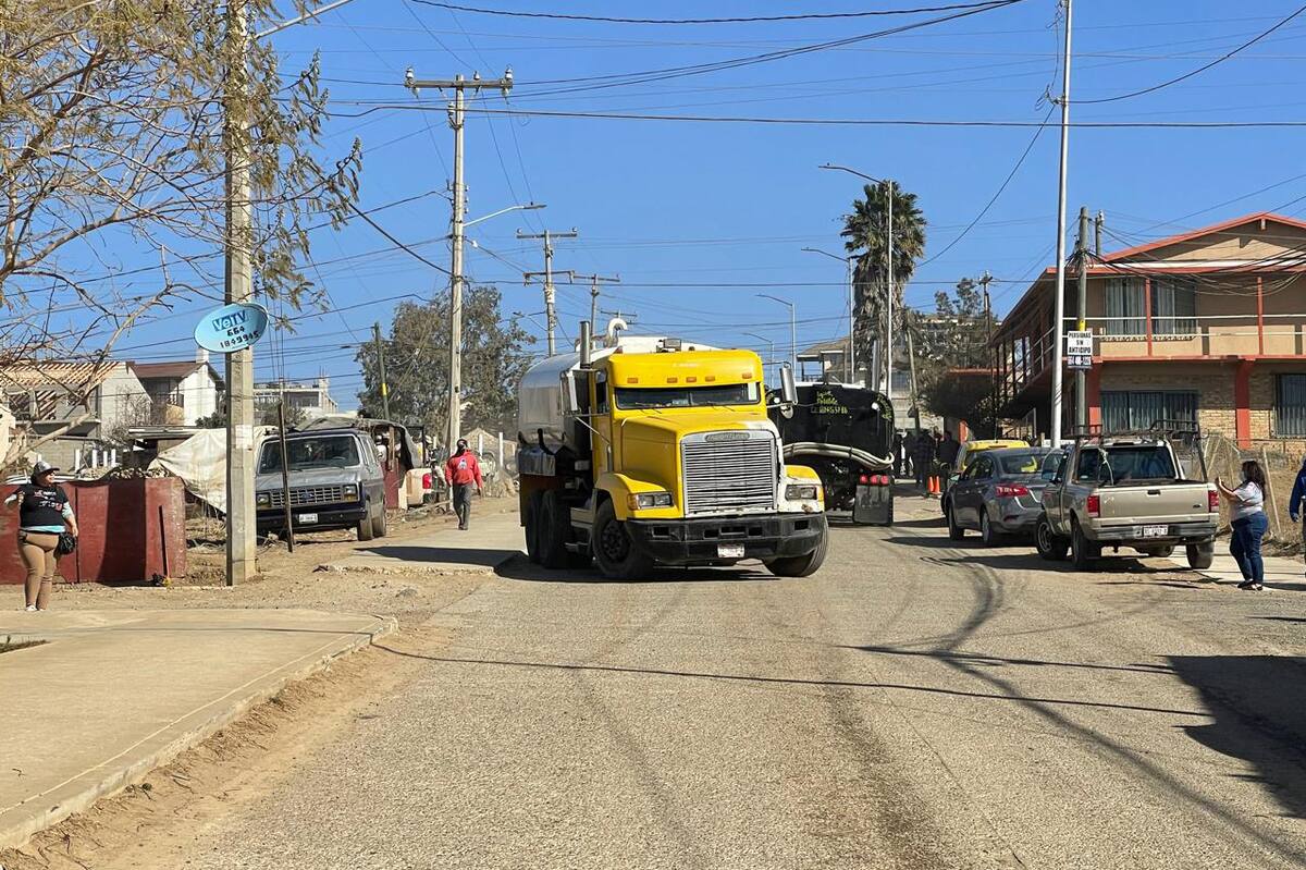 Se evacuaron alrededor de 100 residentes de la zona.
