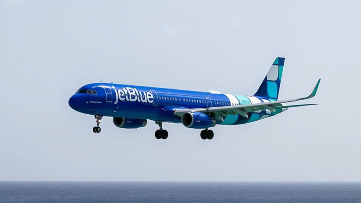 Vuelo comercial de JetBlue evitó por segundos una colisión con un avión militar de EEUU mientras sobrevolaba el espacio aéreo cerca de Venezuela; piloto denuncia falta de transpondedor en aeronave militar