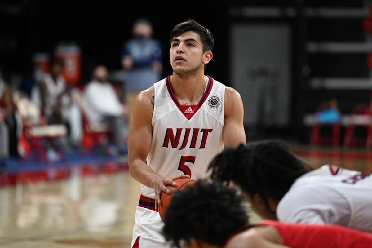 Anota Diego Willis 16 puntos ante los Hawks en basquetbol de NCAA