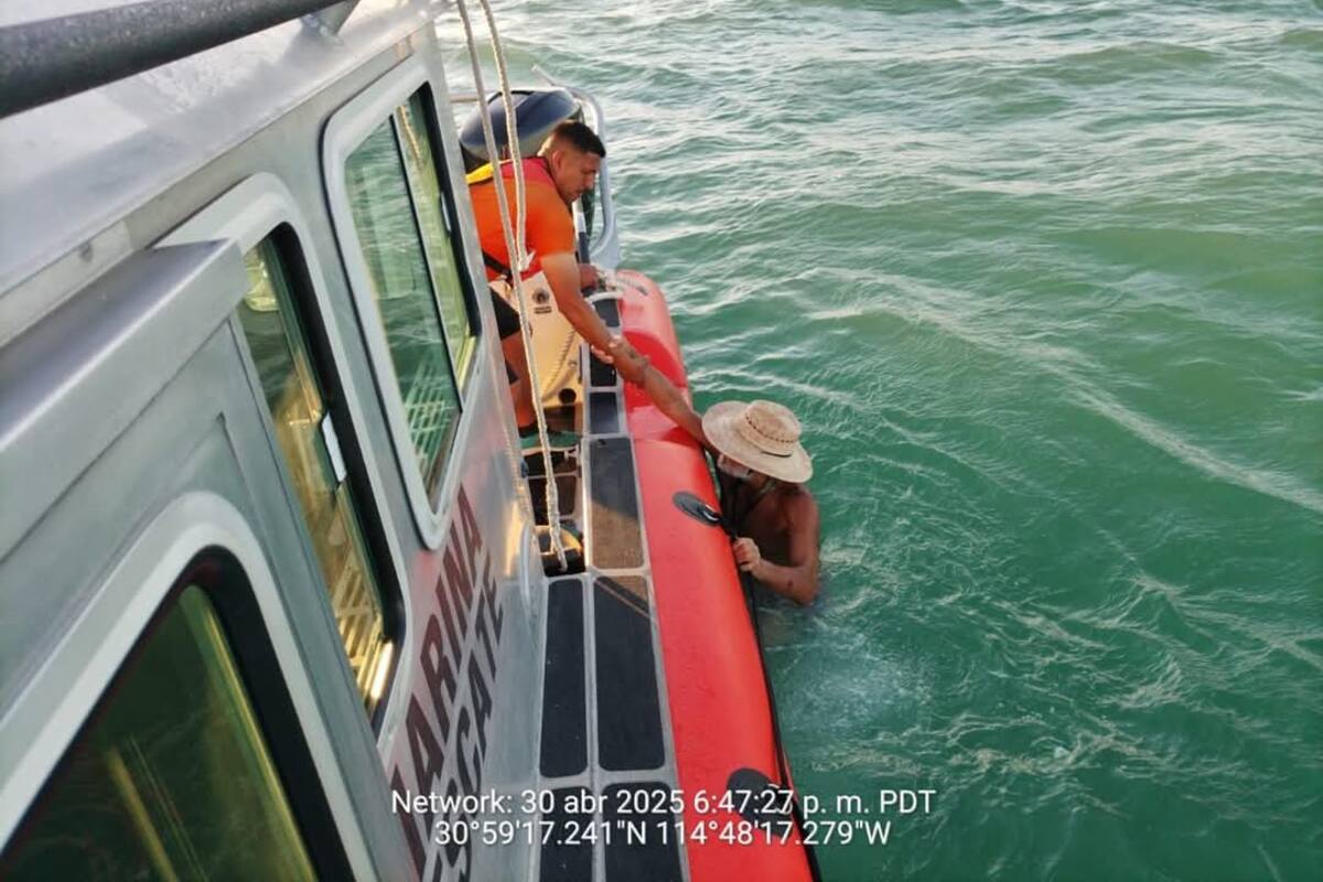 Velero se voltea frente a costas de San Felipe; rescatan a dos tripulantes