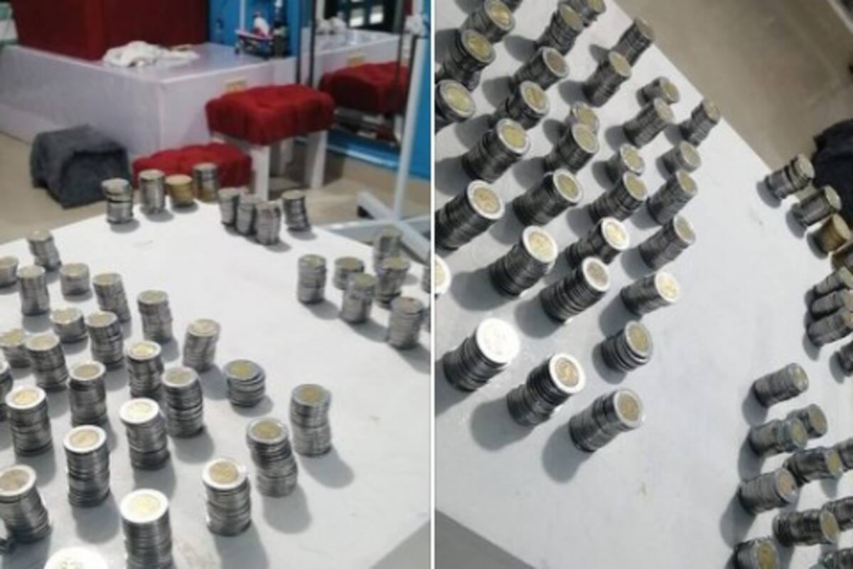 Viral: Empacador paga deuda con monedas que recibió como propina en 8 meses de trabajo