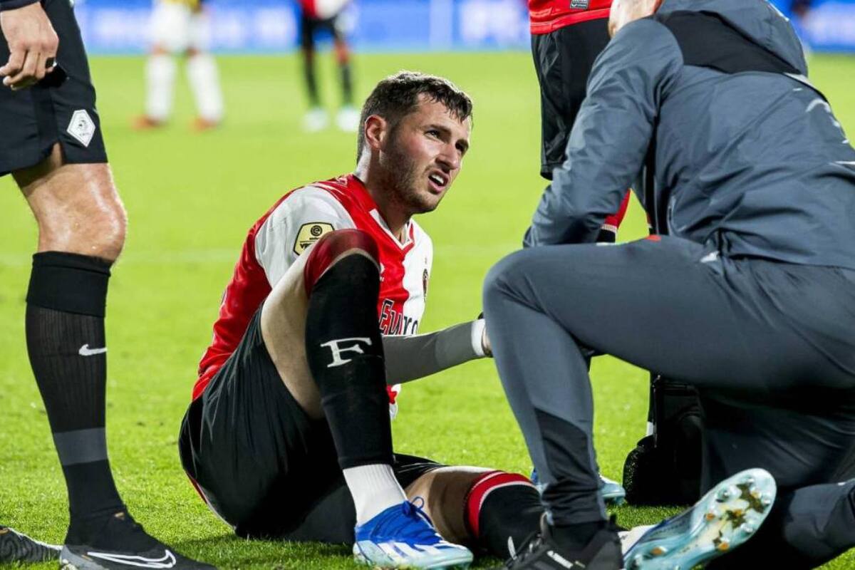 Santiago Giménez es duda en el Feyenoord para el partido del domingo contra el NEC