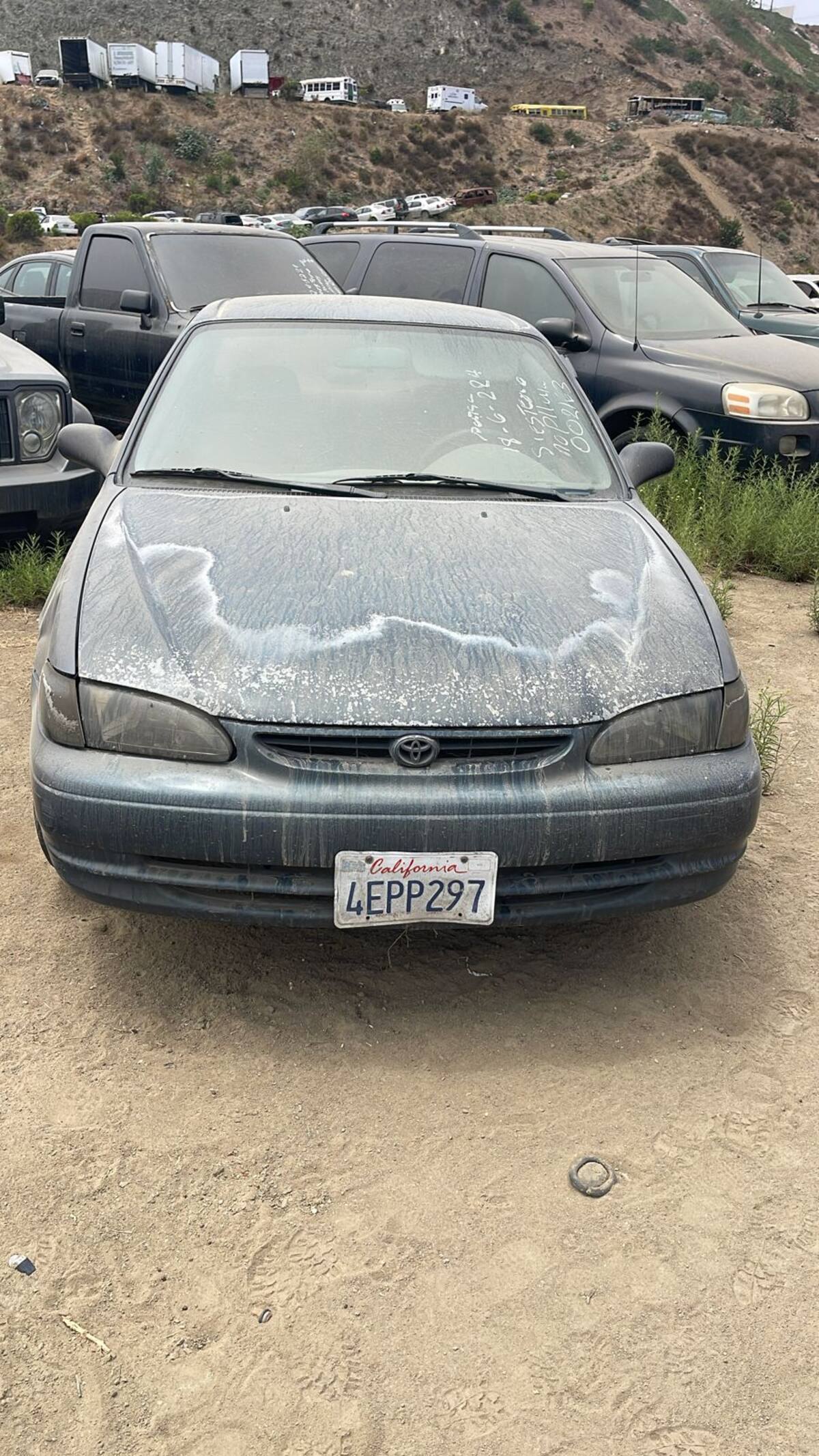 Toyota Corolla, negro, que se encontraba con pre denuncia de robo activa desde junio de 2024.