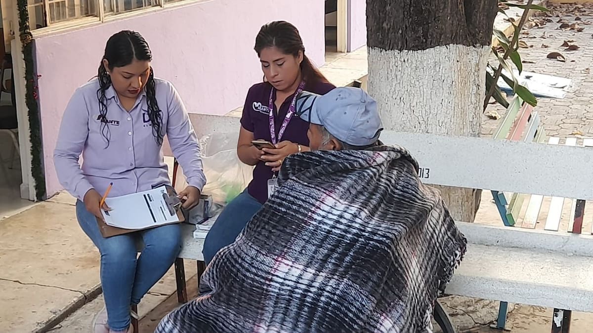Abandonan a adulto mayor de 77 años en silla de ruedas cerca del DIF de Tamaulipas; ya se encuentra bajo resguardo de las autoridades. Foto: Heraldo de México